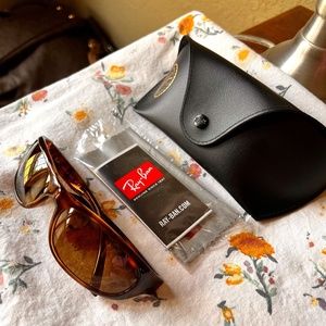 NWOT Ladies Ray-Ban P Sunglasses